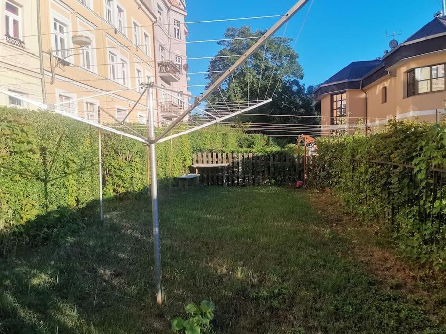 Ubytovani Ester - Utulny Byt V Lazenskem Centru Karlovych Varu Se Zahradkou Apartment Karlovy Vary Luaran gambar