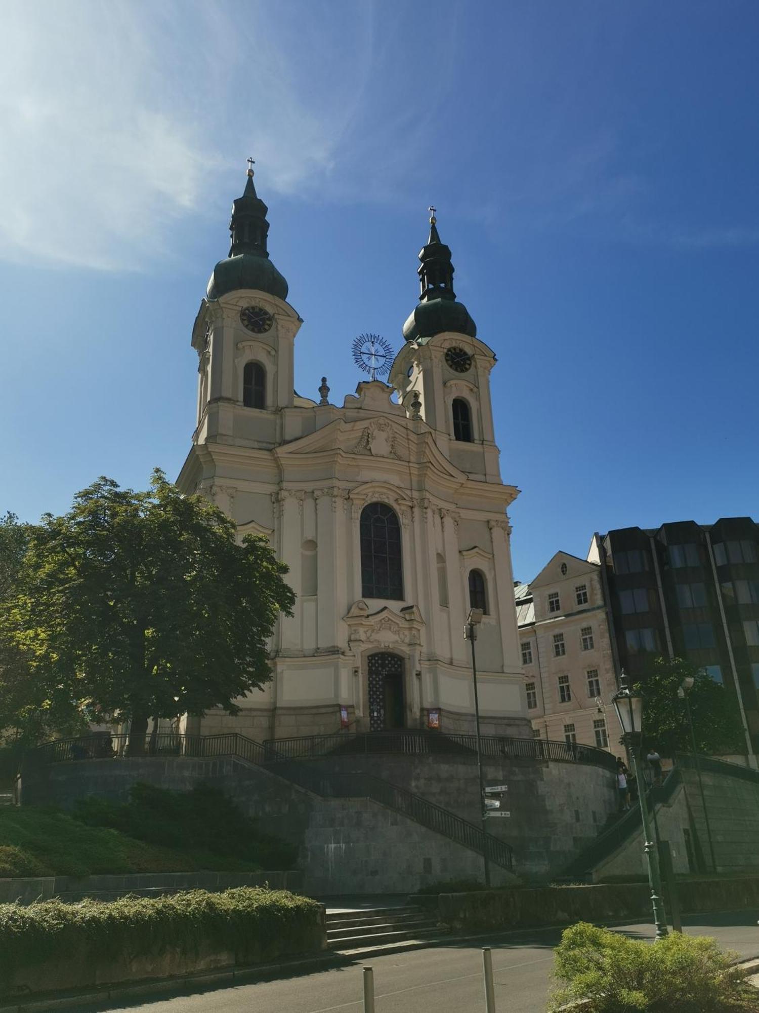 Ubytovani Ester - Utulny Byt V Lazenskem Centru Karlovych Varu Se Zahradkou Apartment Karlovy Vary Luaran gambar